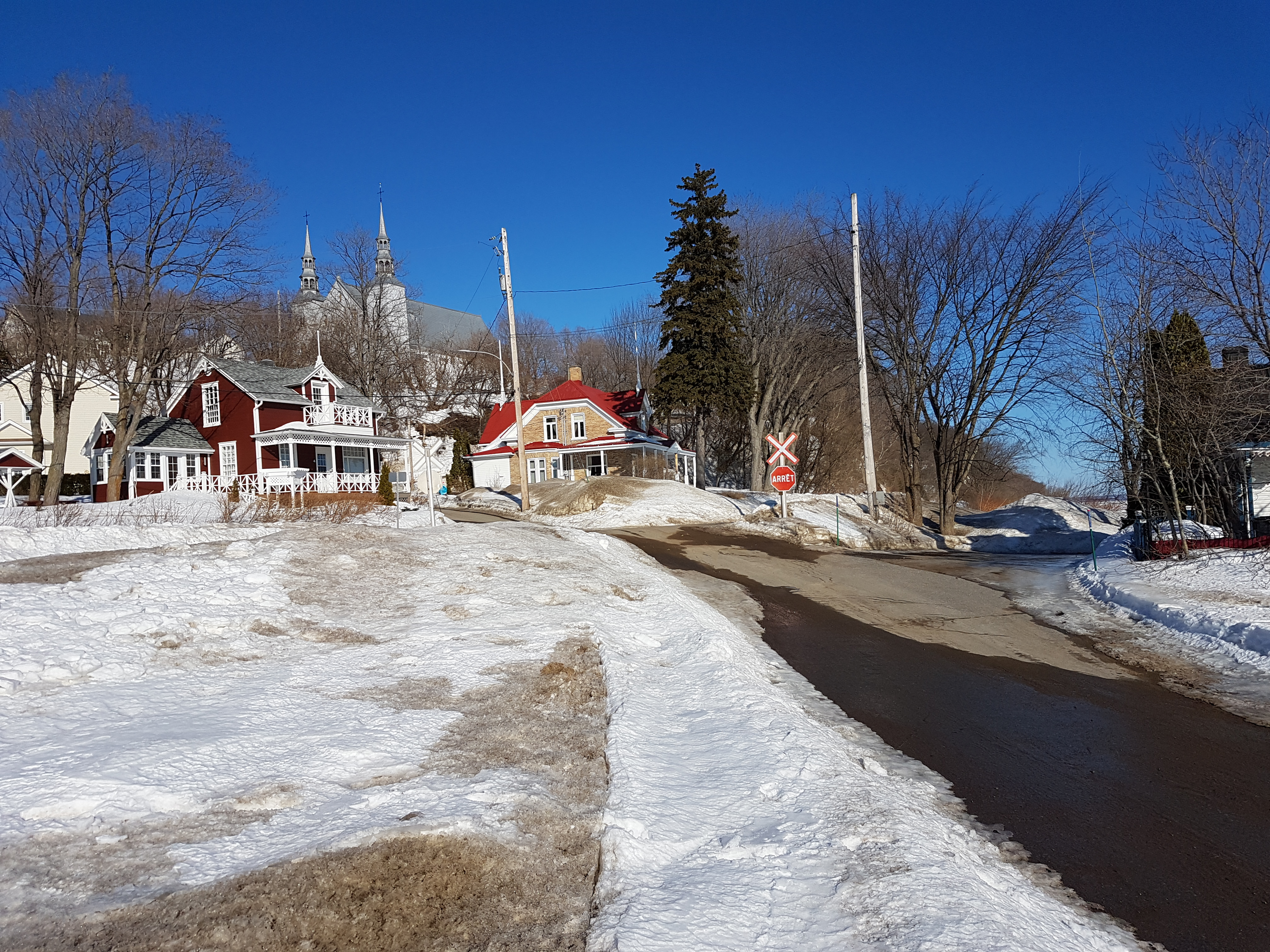 La fameuse maison à vendre, avec ses 300 CAD d'électricité mensuelle.